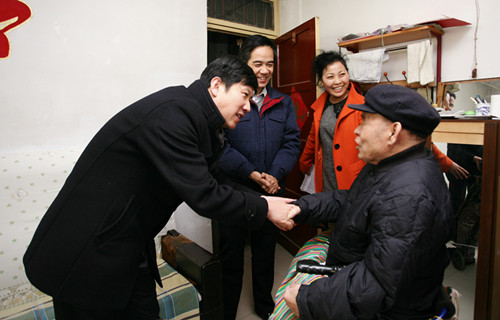 西安煤機公司領(lǐng)導走訪慰問離退休老干部