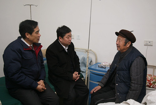 公司節(jié)前開(kāi)展訪(fǎng)貧問(wèn)苦送溫暖活動(dòng)
